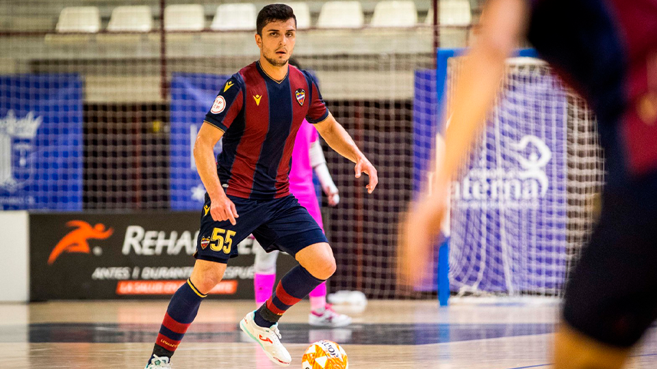 Antoniazzi, jugando con el Levante UD FS