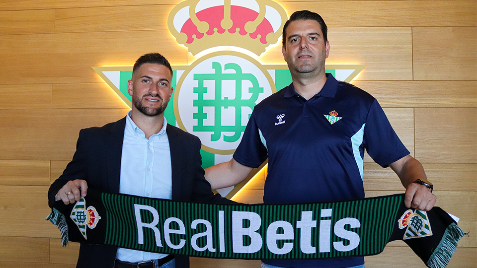 Ramón Martínez, acompañado de Rubén Cornejo, en su presentación como técnico del Real Betis Futsal B