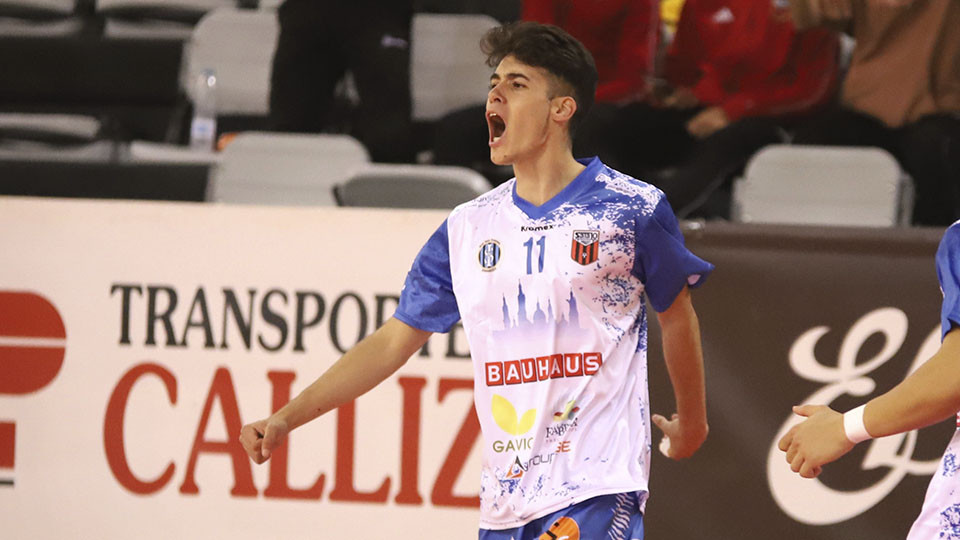 Óscar Andreu, jugador del AD Sala 10, durante un partido (Fotografía: Jorge Vicioso)