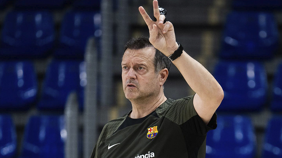 Jesús Velasco, entrenador del Barça, durante un entrenamiento