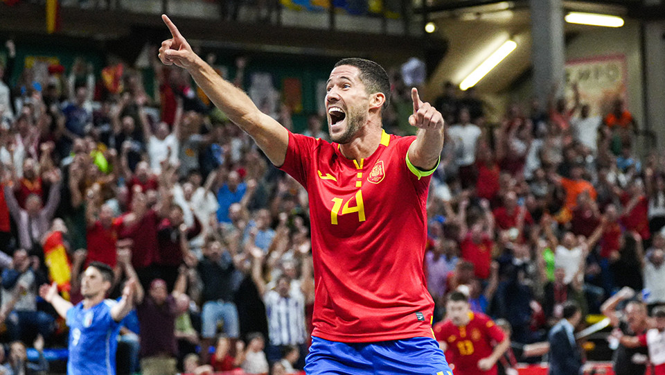 Raúl Campos celebra un gol con la selección española. Foto: RFEF