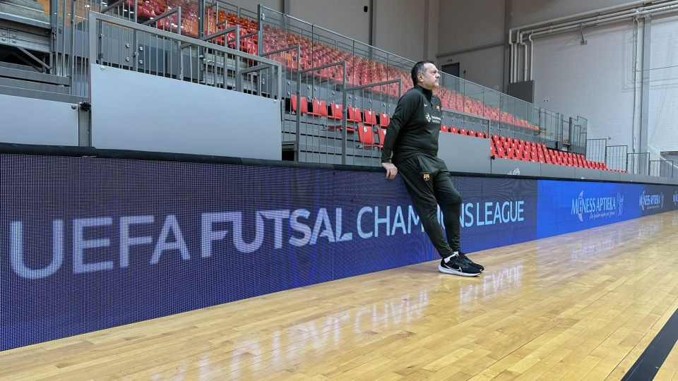 Jesús Velasco, técnico del Barça, durante una sesión de entrenamiento en el Zemgales Olympic Center de Jelgava