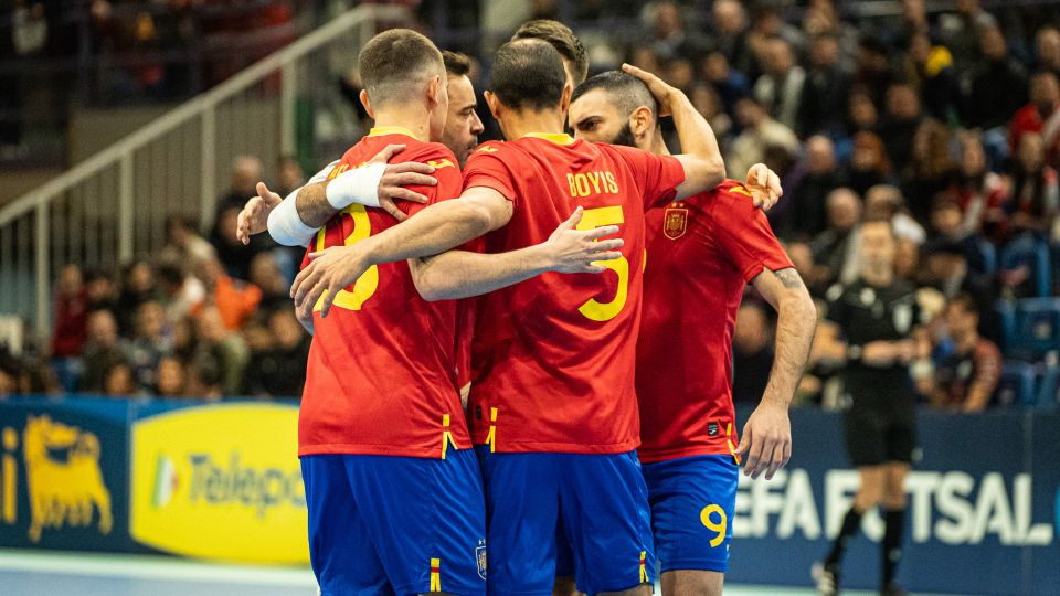 España golea a Italia (0-4) y termina invicta la Ronda Elite