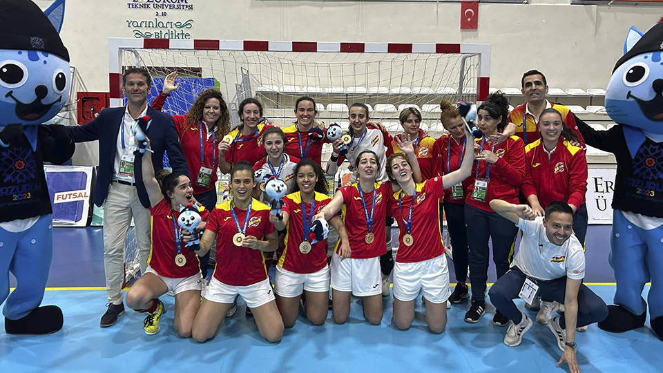 La Selección española femenina de la FEDS, campeona de los Juegos Sordolímpicos de invierno