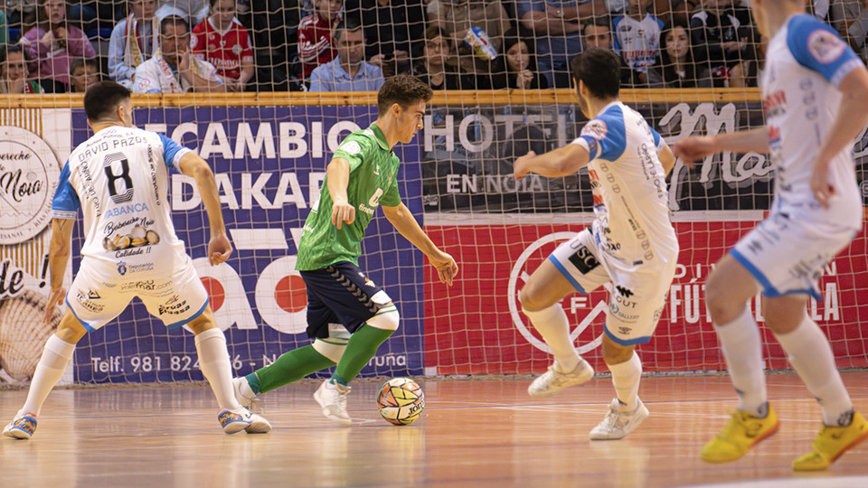 Noia Portus Apostoli certifica la permanencia en Primera División al ganar el duelo directo a Real Betis Futsal (4-2)