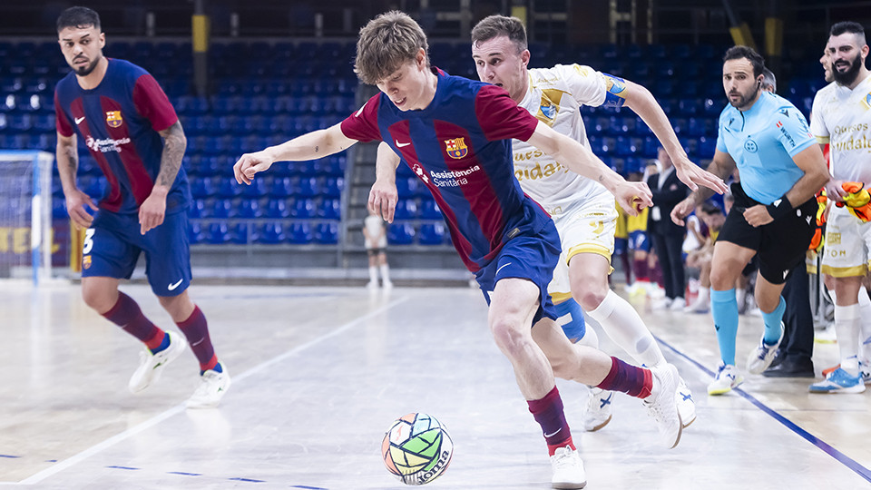 Puigvert, del Barça, ante Daniel, del Quesos El Hidalgo Manzanares