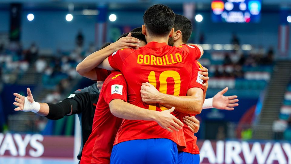 Jesús Gordillo celebra el gol del empate de España ante Kazajistán. RFEF