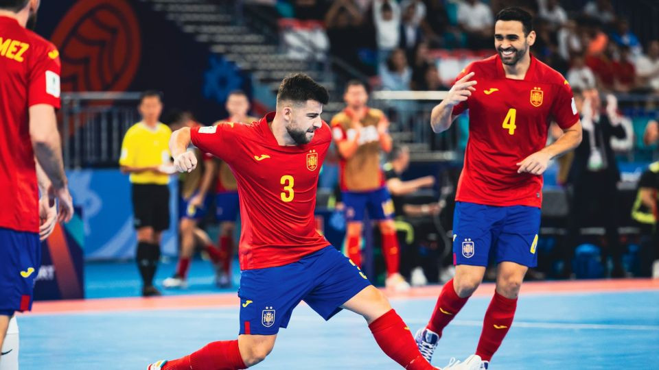 Catela y Tomaz celebran un gol de España frente a Nueva Zelanda en el Mundial de Uzbekistán. RFEF