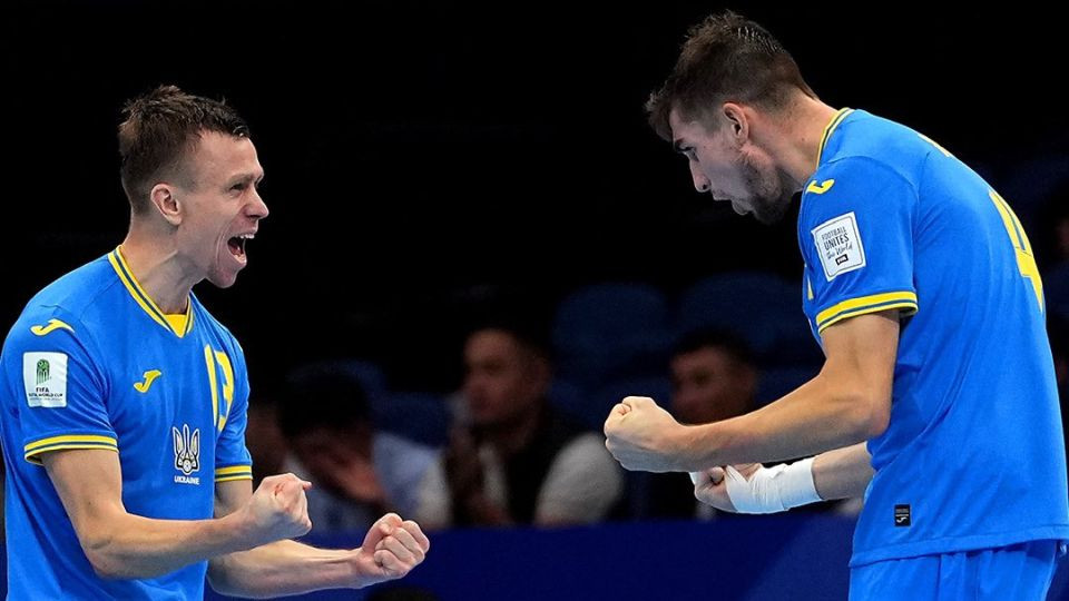 Los jugadores ucranianos celebran un gol en el Mundial FIFA de Uzbekistán. UEFA