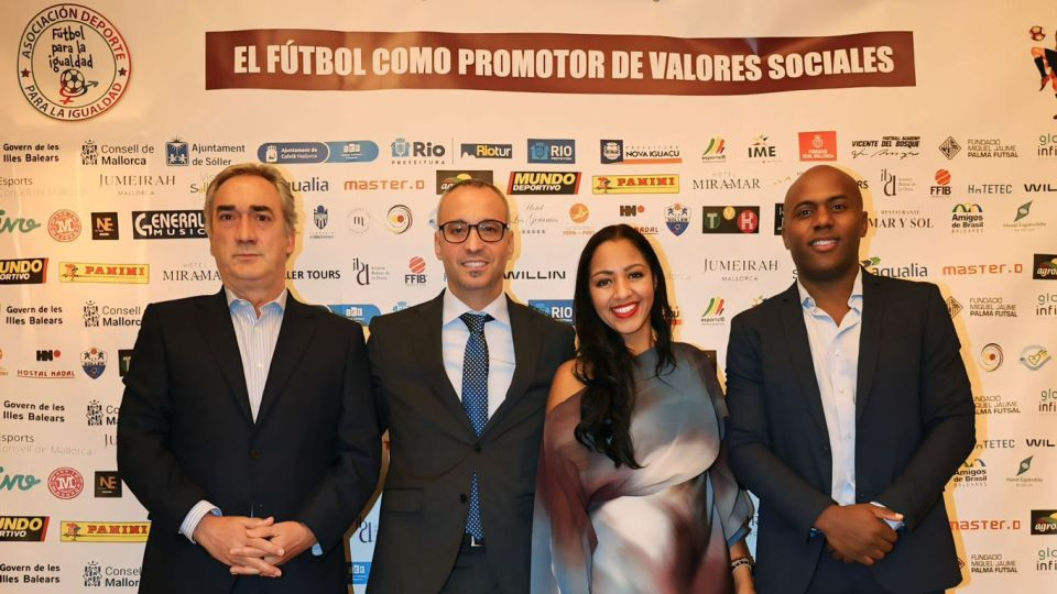 Javier Lozano, Antonio Vadillo, Taty Ferrer y Roberto Tobe en la Gala 'Fútbol para la Igualdad'