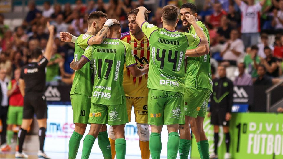 Los jugadores del Illes Balears Palma Futsal celebran un gol en Son Moix