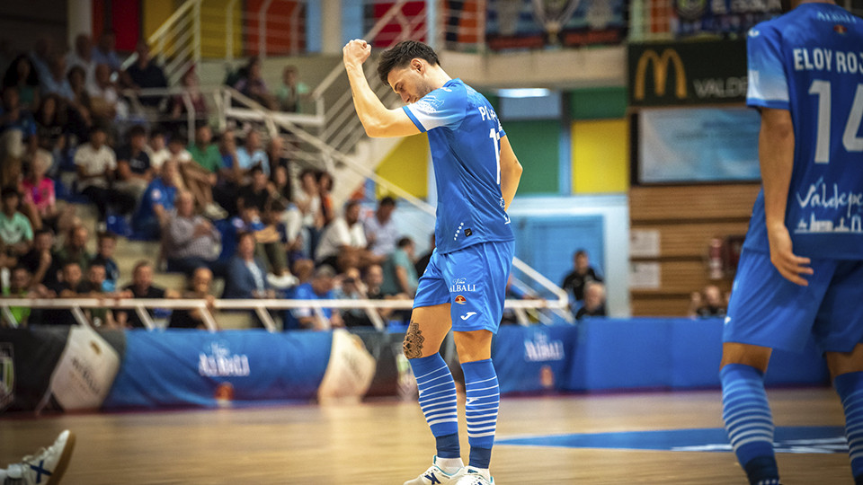 Pol Pacheco, del Viña Albali Valdepeñas, celebra un gol (Fotografía: ACP-FSV)