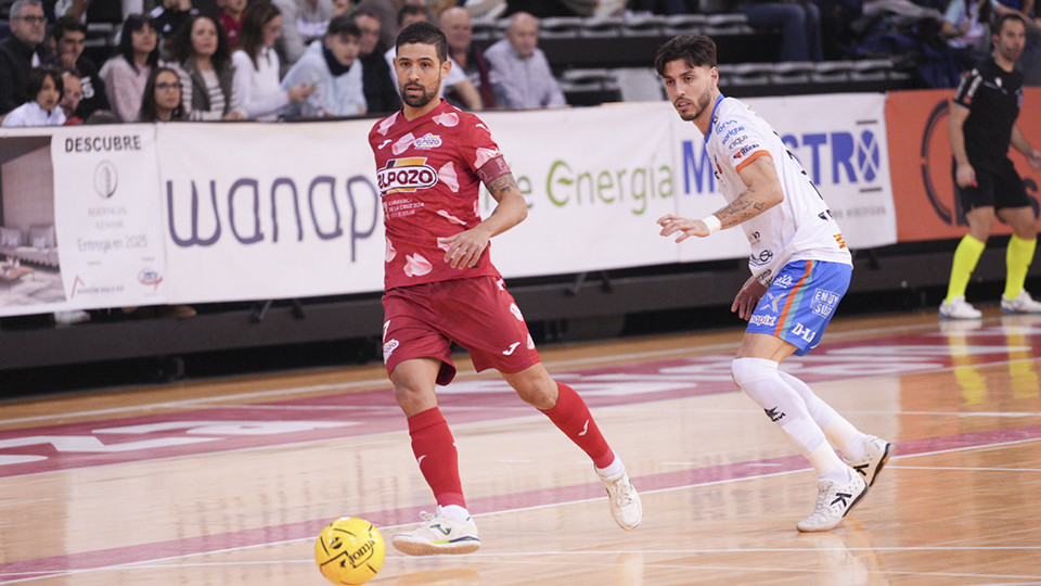 Felipe Valerio, de ElPozo Murcia Costa Cálida, ante Nando Torres, del WANAPIX AD Sala 10 (Fotografía: Alejandro Meavilla)