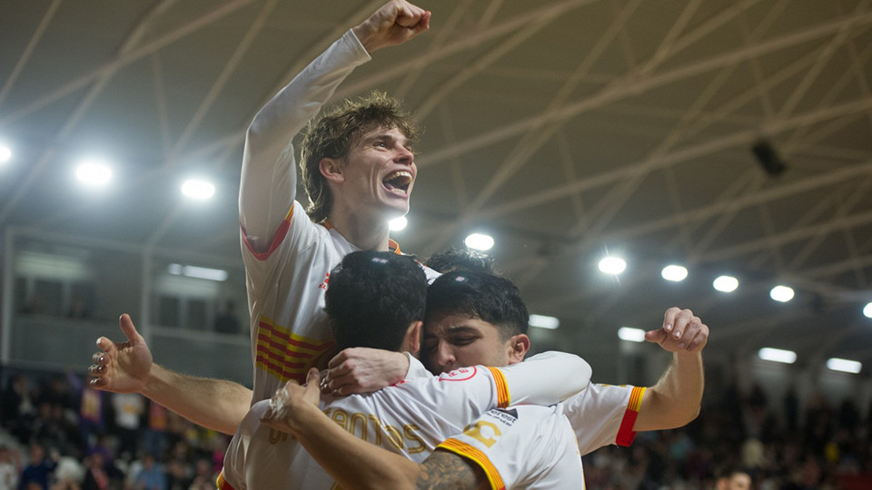 Los jugadores de Industrias Santa Coloma celebran un gol