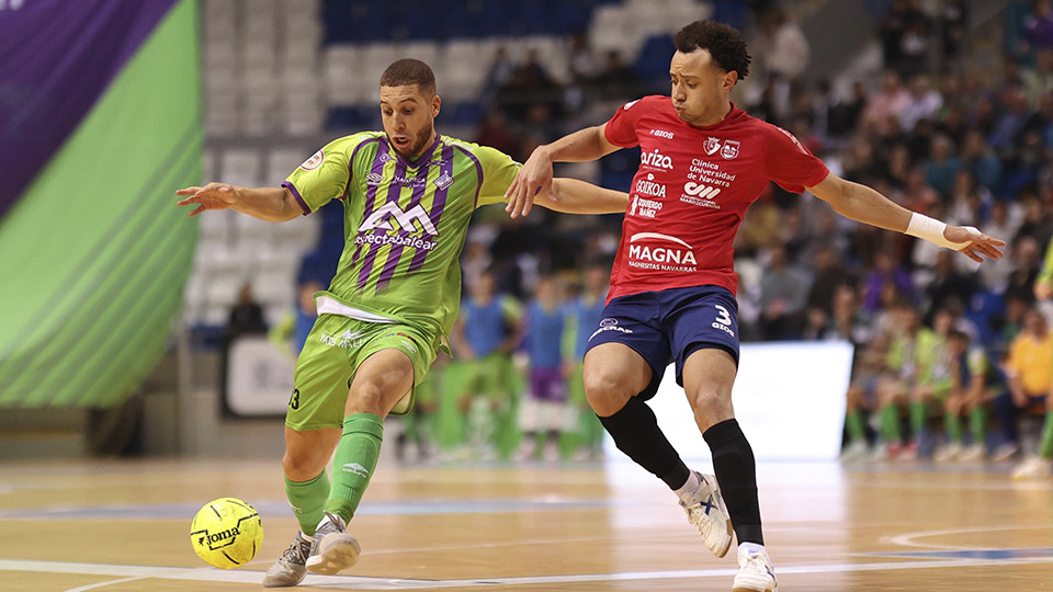 Charuto, de Islas Baleares Palma Futsal, junto a Juninho, del Osasuna Magna Xota