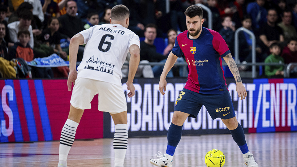 Catela, del Barça, ante Alberto García, del Viña Albali Valdepeñas