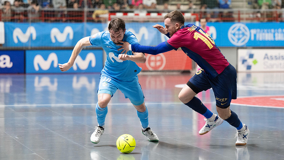 Javi Mínguez, de Movistar Inter, y Sergio González, del Barça, pugnan por el balón (Fotografía: Movistar Inter)