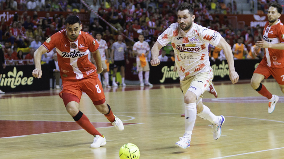 Jimbee Cartagena Costa Cálida se lleva el primer punto de las semifinales al derrotar a ElPozo Murcia Costa Cálida en la prórroga (4-3)