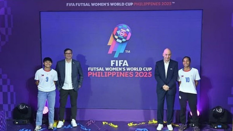 El presidente de la Federación Filipina de Fútbol, John Gutiérrez y el director de Torneos de la FIFA, Jaime Yarza. PFF