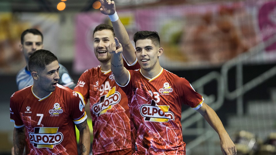 Darío de ElPozo Murcia celebra un gol junto a sus compañeros