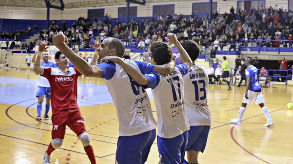 Los jugadores de Alzira FS celebran un gol