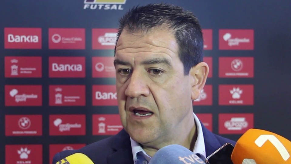 Fran Serrejón. director general de ElPozo Murcia Costa Cálida, atiende a los medios de comunicación.