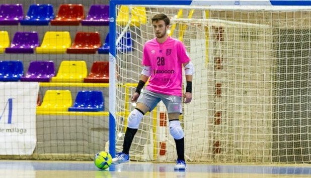 Juan Carlos, portero del BeSoccer CD UMA Antequera, durante un partido