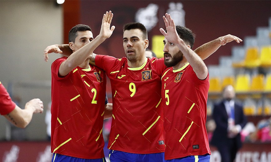 Ortiz, Sergio Lozano y Raúl Gómez celebran un gol de España. FOTO: RFEF