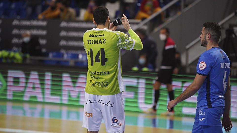 Tomaz, del Palma Futsal, dedica un gol