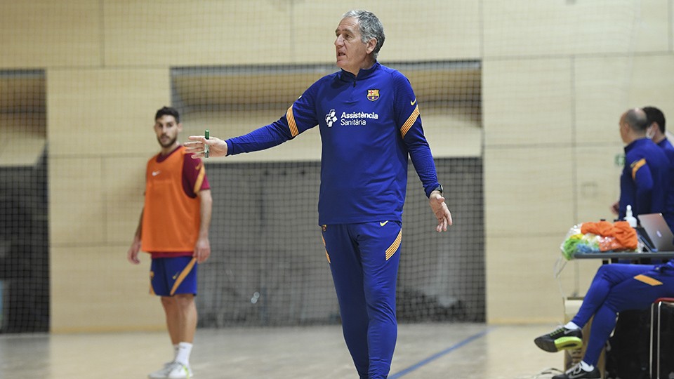 Andreu Plaza, entrenador del Barça, durante un entrenamiento