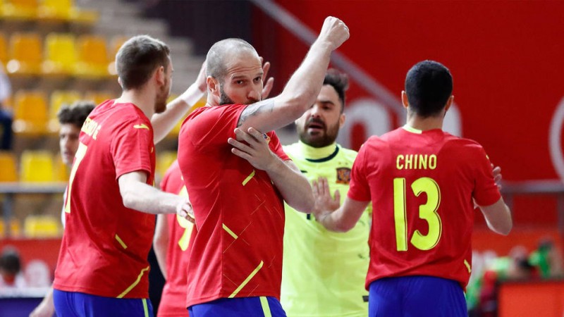 Solano celebra un gol con la Selección española