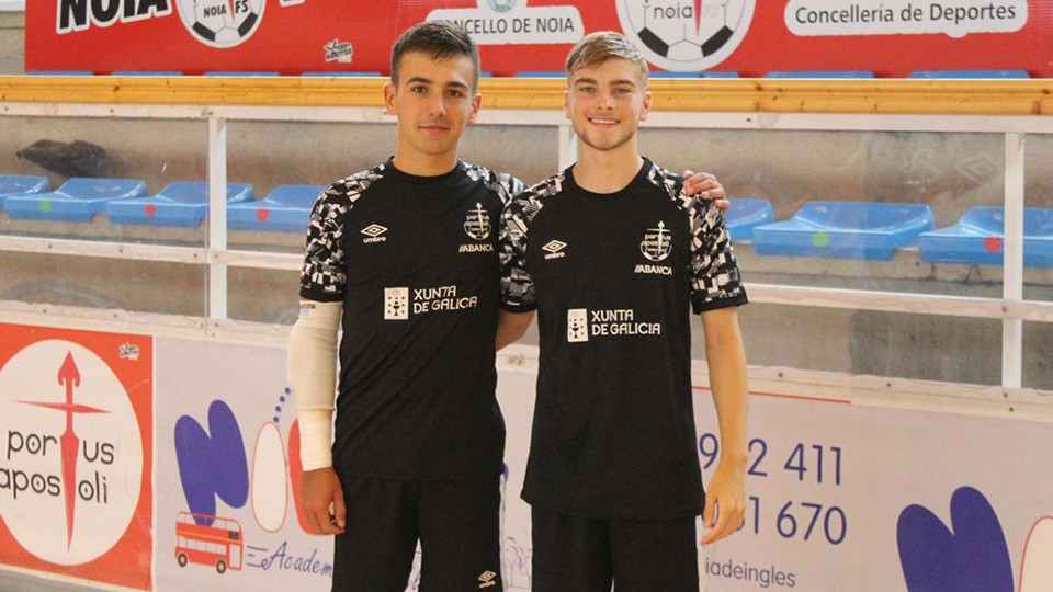Iván y Lukas, jugadores de la Academia Red Blue 5 Coruña que realizan la pretemporada con el Noia Portus Apostoli.