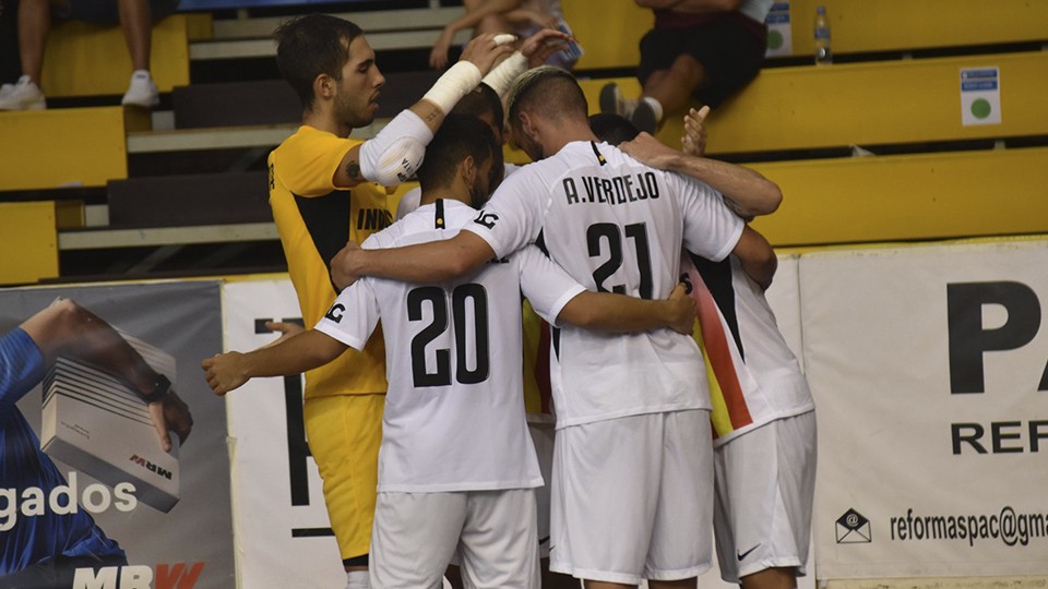 Los jugadores de Industrias Santa Coloma celebran un gol