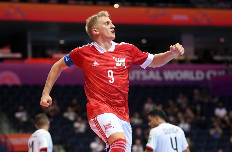 Abramov, capitán de Rusia, celebra un gol en el Mundial de Lituania