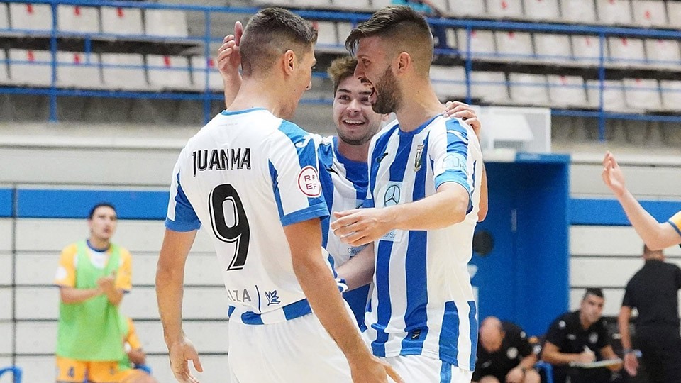 Los jugadores del CD Leganés celebran un gol.