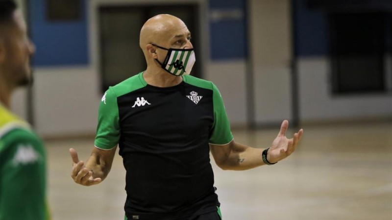 Juanito, entrenador del Real Betis Futsal.