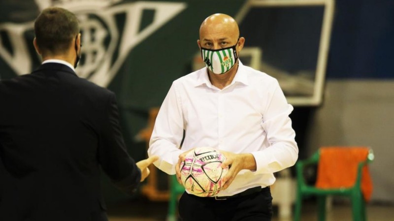 Juanito, entrenador del Real Betis Futsal