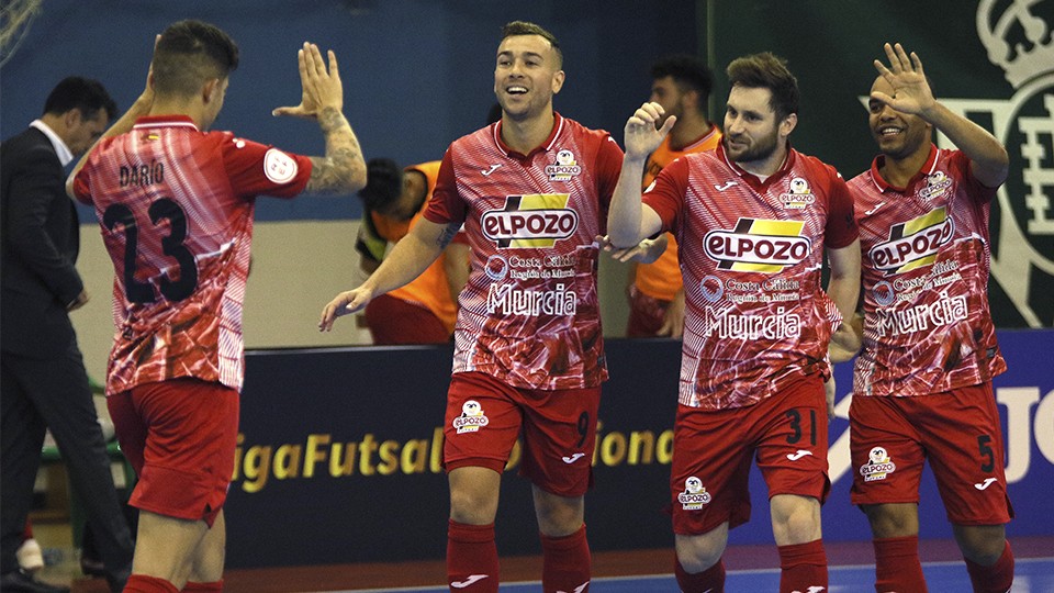 Los jugadores de ElPozo Murcia Costa Cálida celebran un tanto.