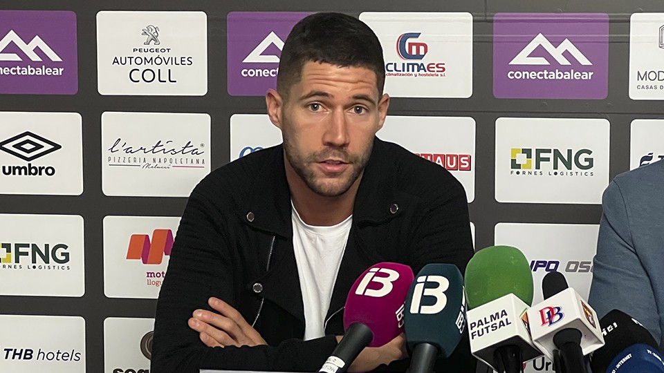 Raúl Campos durante la rueda de prensa de despedida del Palma Futsal.
