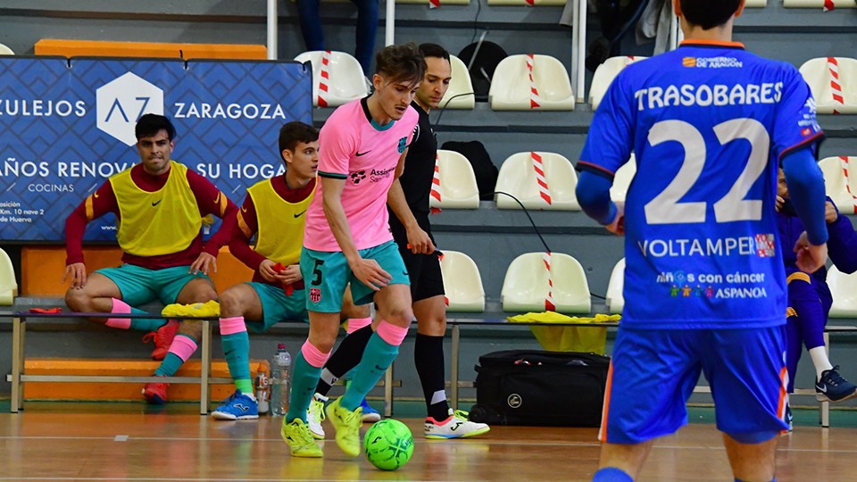 Chechu controla el balón en un partido.Foto: Andrea Royo López.