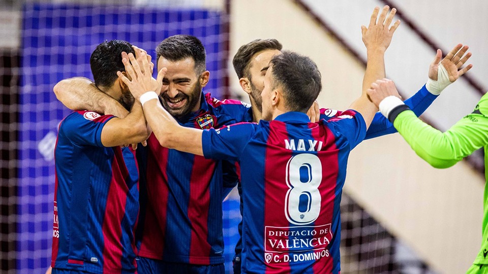Los jugadores del Levante UD FS celebran un gol