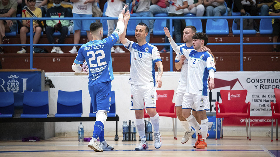 Los jugadores de O Parrulo Ferrol celebran un gol (Fotografía: Ismael Miján / MijanPhoto)