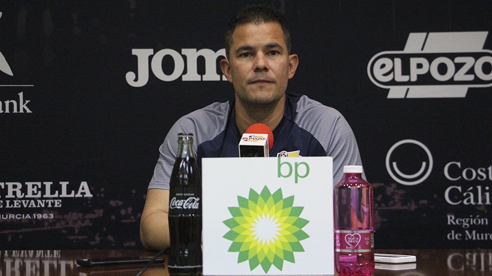 Vinicius Elías, segundo entrenador de ElPozo Murcia Costa Cálida, en rueda de prensa.