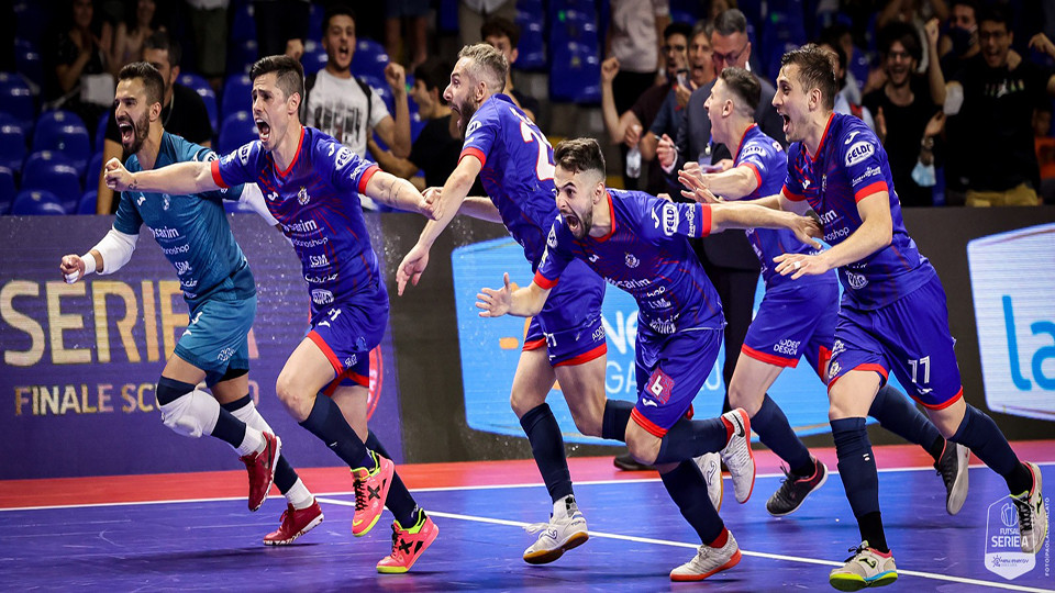 Los jugadores del Feldi Eboli celebran un triunfo