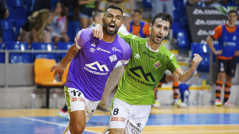 Diego Nunes y Eloy Rojas celebran un gol de Palma Futsal