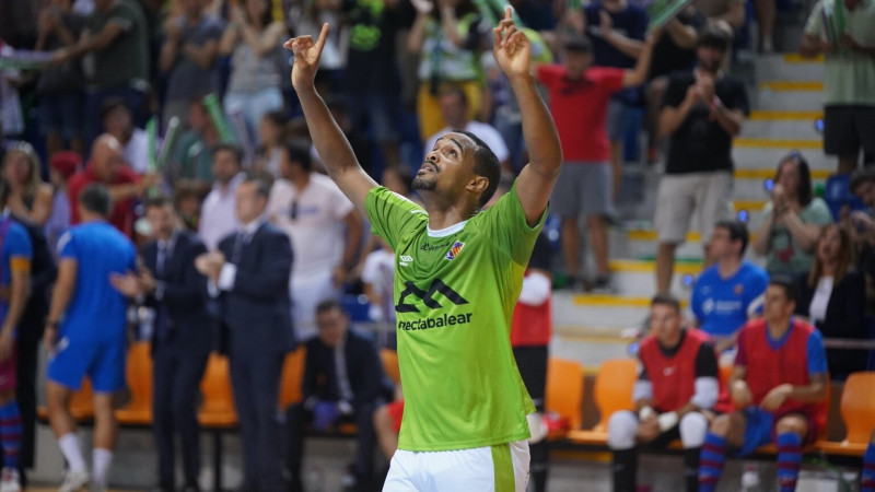 Higor, del Palma Futsal, dedica un gol al cielo
