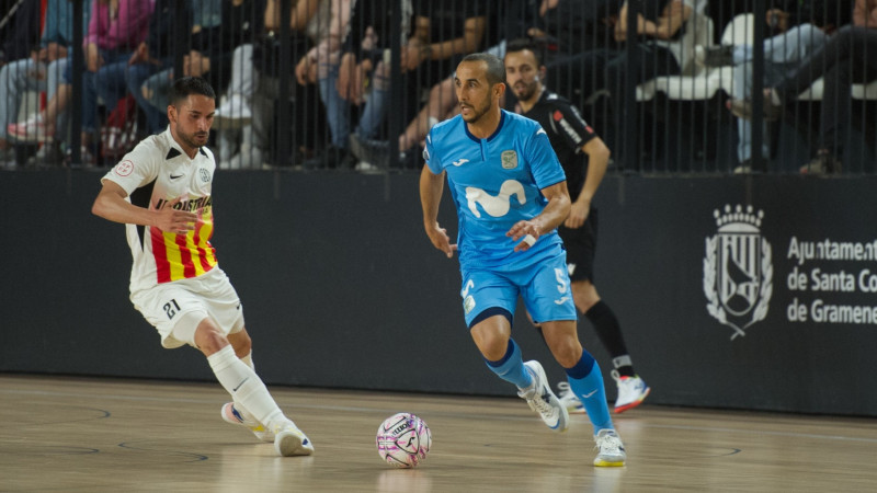 Boyis conduce el balón con la camiseta del Inter FS