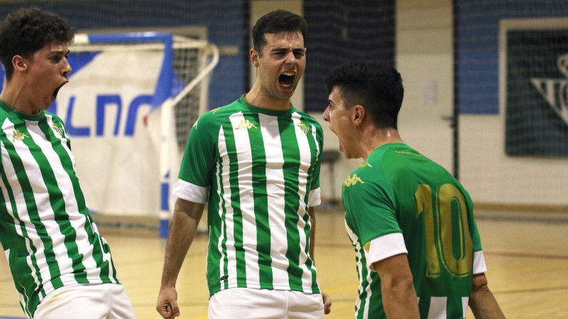 Juanan Moraleja celebra un tanto con el Real Betis Futsal B