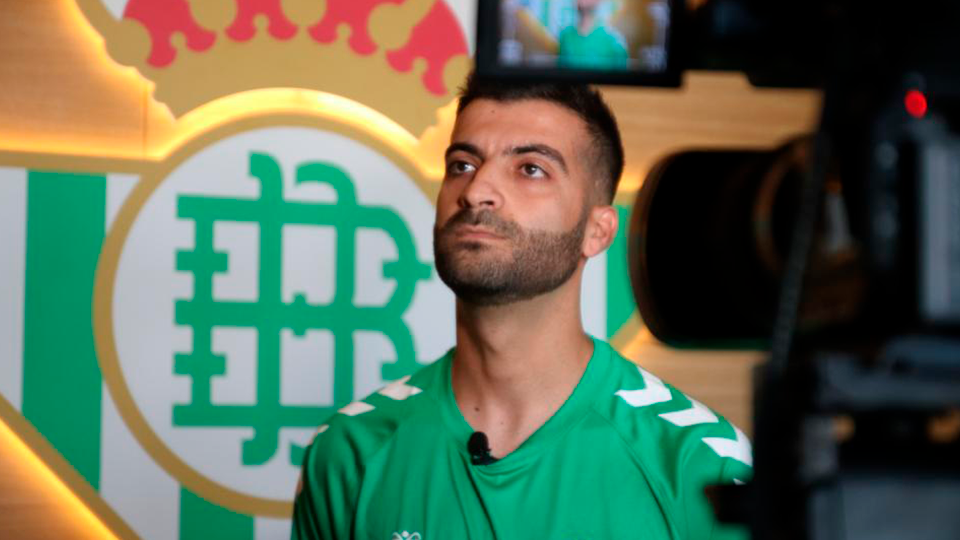 Aitor, jugador del Real Betis Futsal, durante una entrevista.