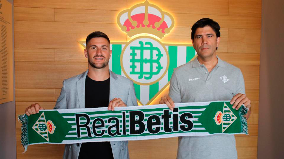 Ruben Cornejo, secretario técnico del Real Betis Futsal, junto al nuevo entrenador del filial, Carlos Nondedeu.